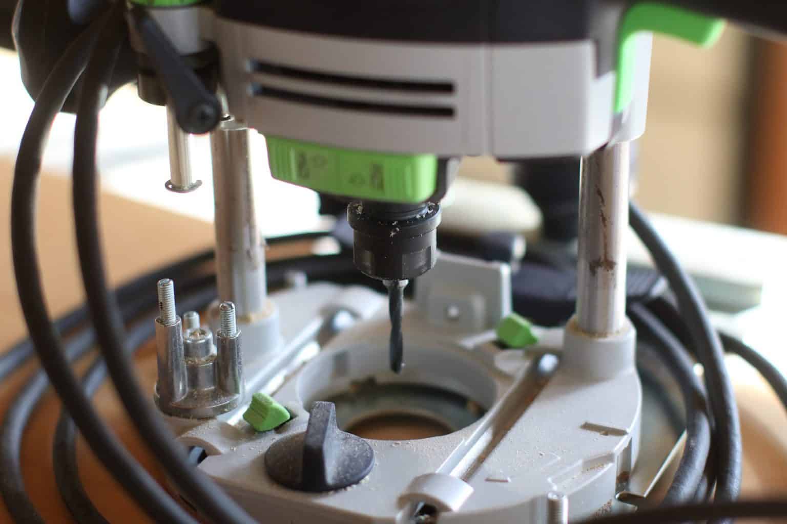 Plunge Router vs Fixed Router - Which Do You Need? | SawsHub