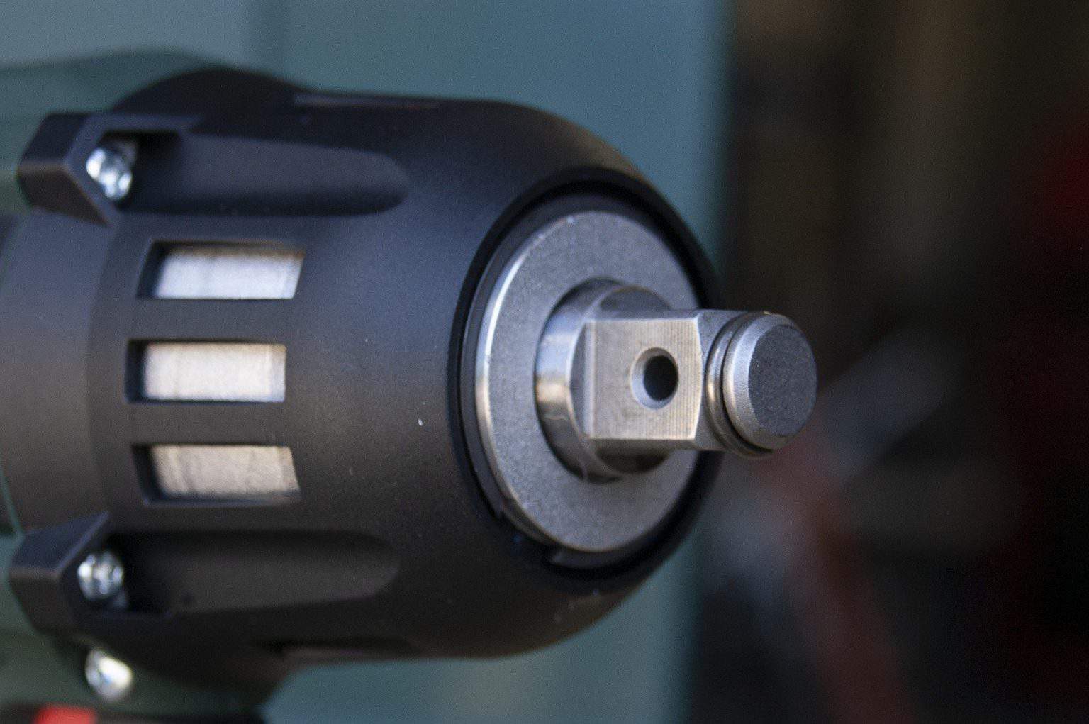 How to Use an Impact Wrench | SawsHub