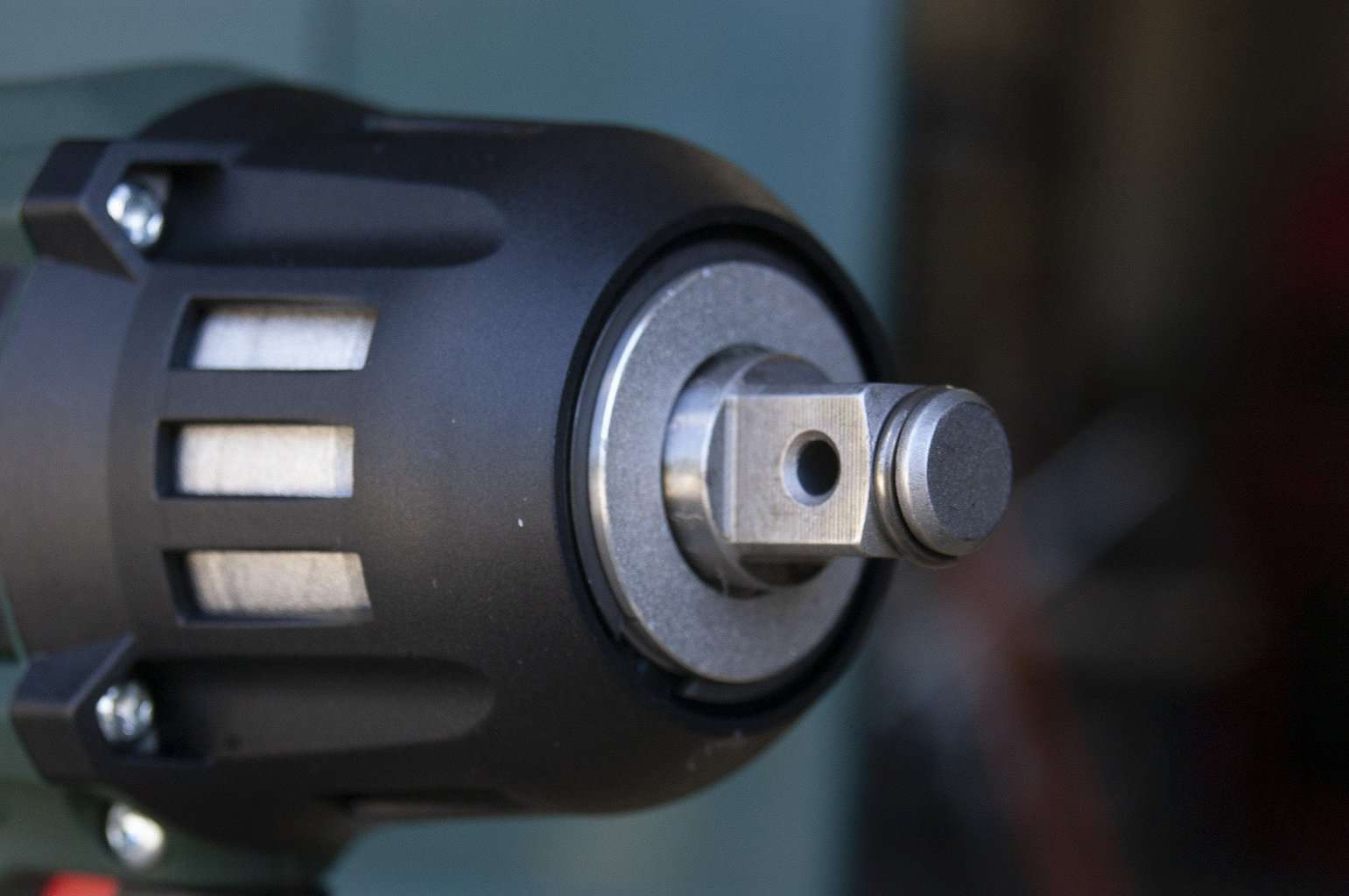 How to Use an Impact Wrench SawsHub