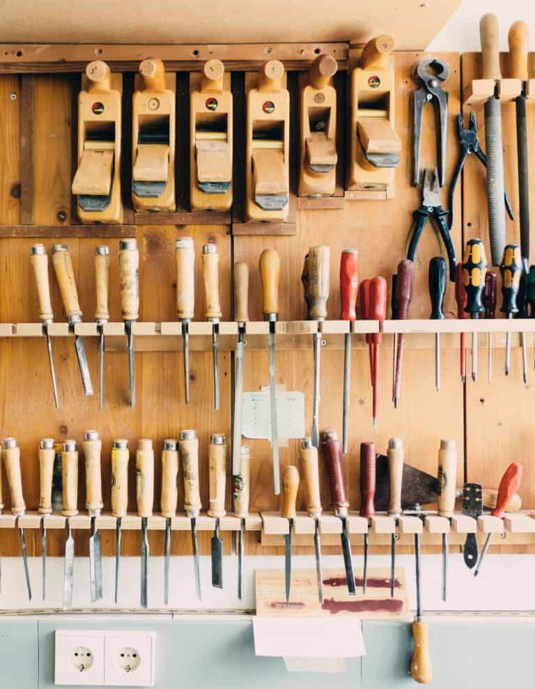 How to Spackle A Complete Guide for Your Home SawsHub