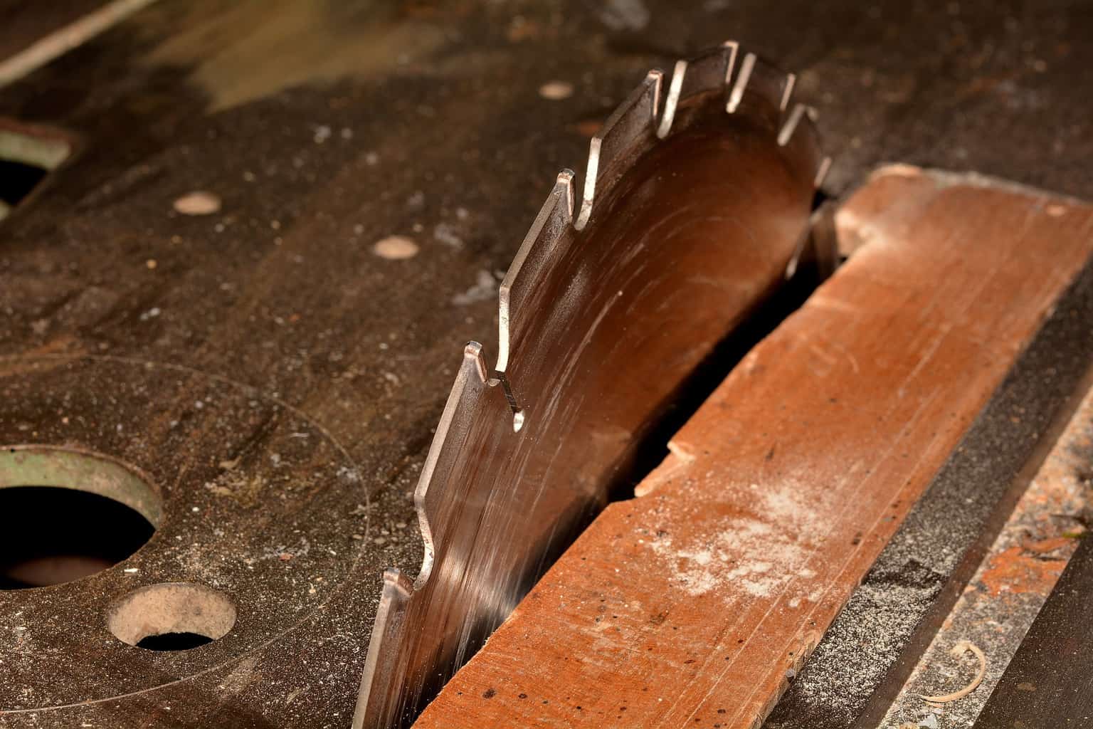 How Tight Should a Table Saw Blade Be SawsHub