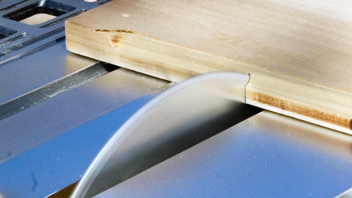 Making a crosscut in a plywood using a table saw