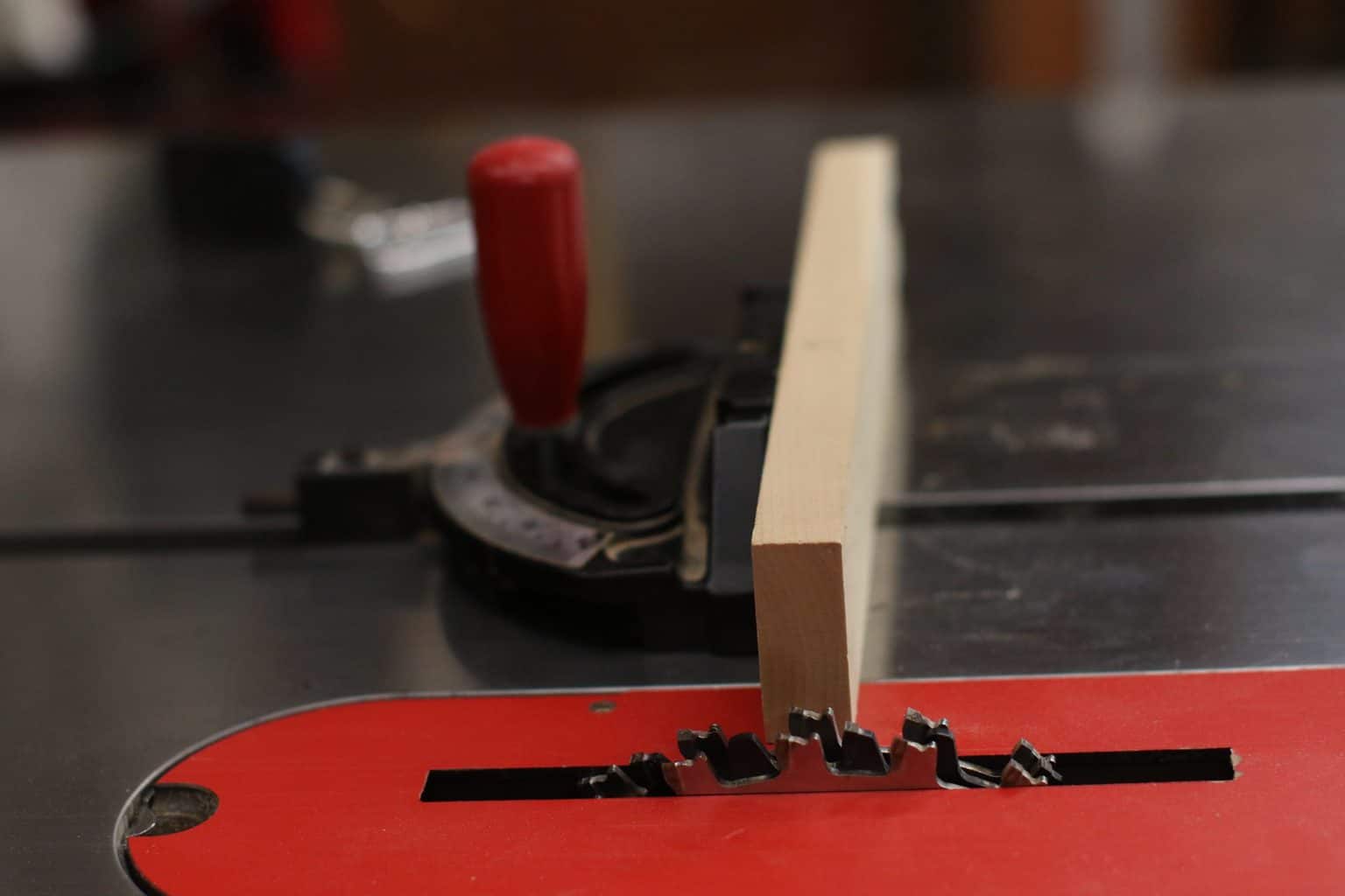 How to Cut a Straight Edge With a Table Saw SawsHub