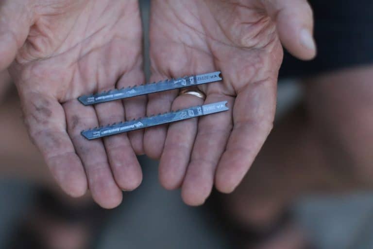 How to Put a Blade in a Jigsaw SawsHub