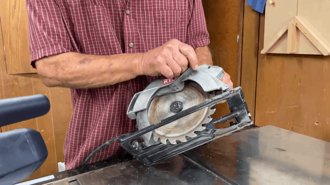 Man explains why does a circular saw bind