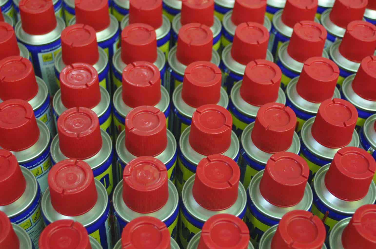 Dozens of WD 40 silicone lubricant for table saw