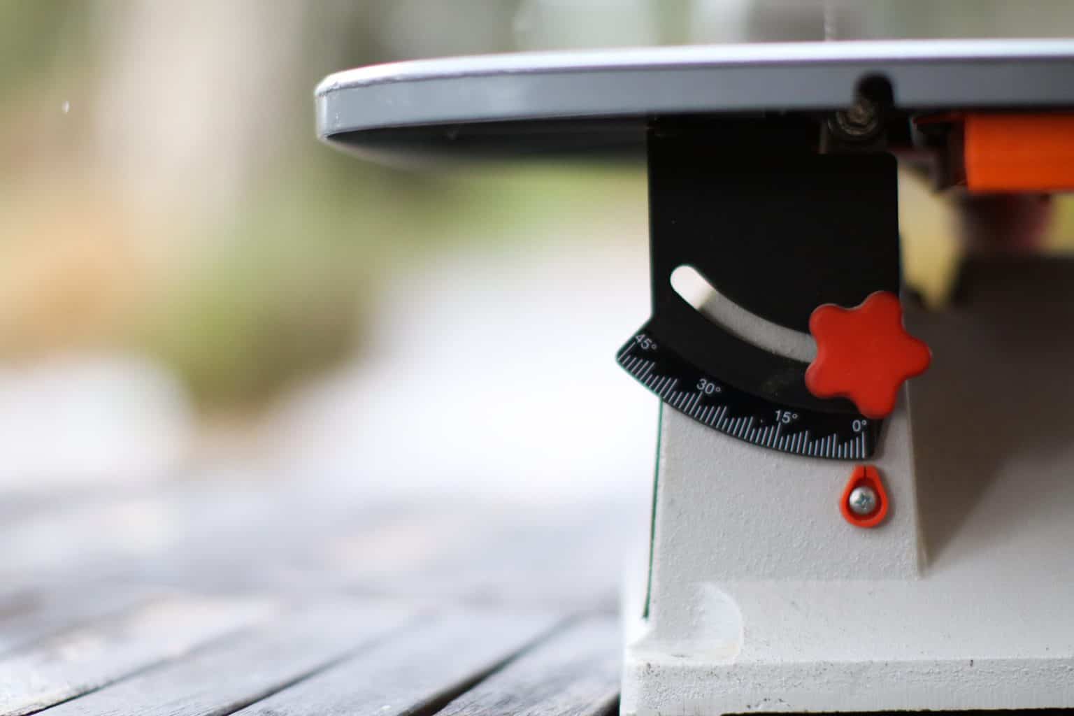 Can a Scroll Saw Cut Metal? SawsHub