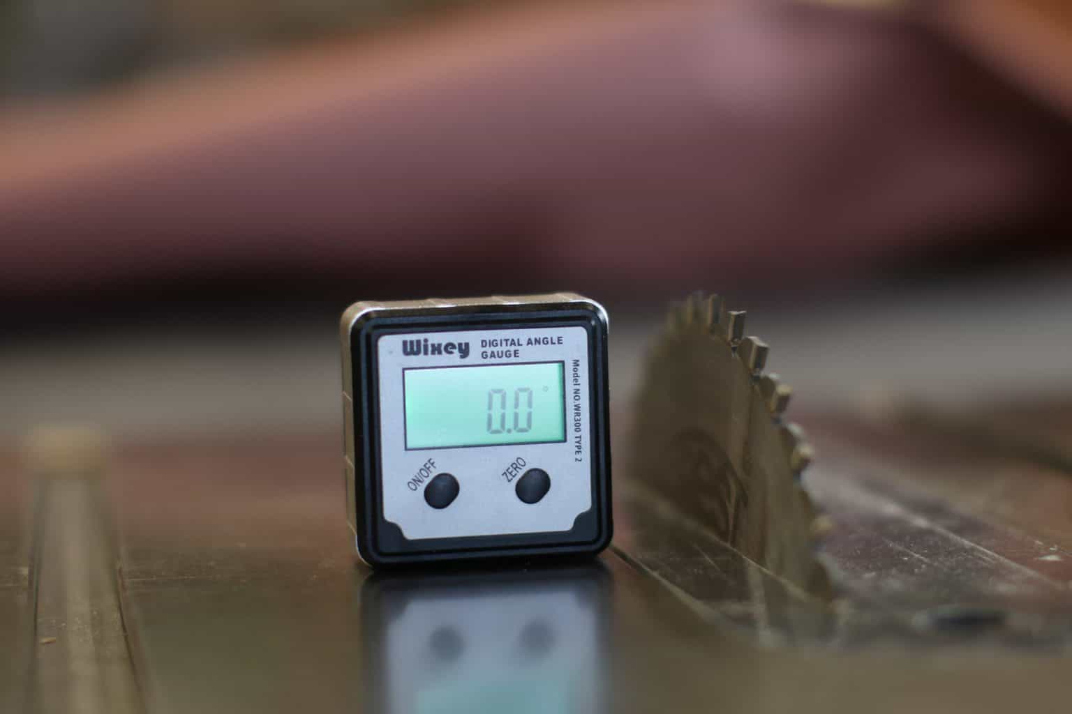 Best Digital Angle Gauge for Table Saw [2024 Review] SawsHub