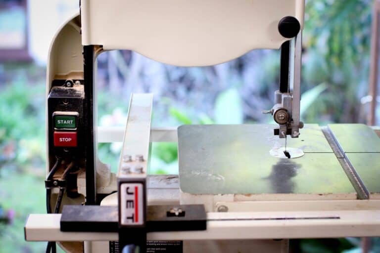 6 Best Budget Bandsaws [2024 Review] - post thumbnail
