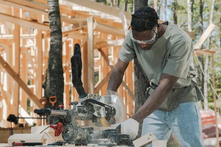 Best Miter Saw for Beginners [2024 Review] - post thumbnail