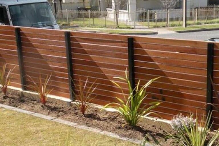 15 Wood Fence Design Ideas [Front/Backyard] - post thumbnail