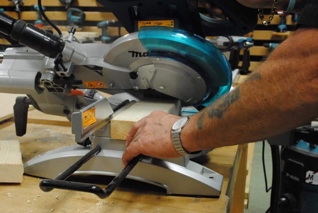 How To Cut A 15 Degree Angle on A Miter Saw SawsHub