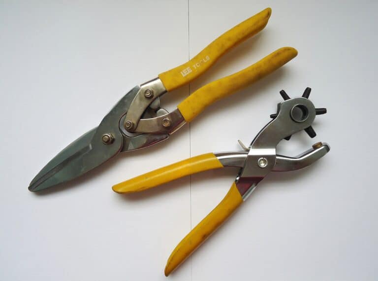 How To Cut Metal With Scissors - post thumbnail