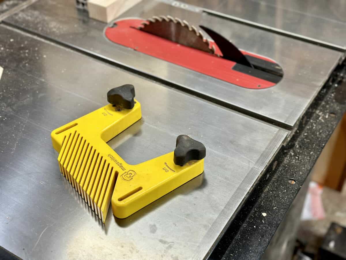 POWERTEC Universal Featherboard For Table Saw, Router Table, Router